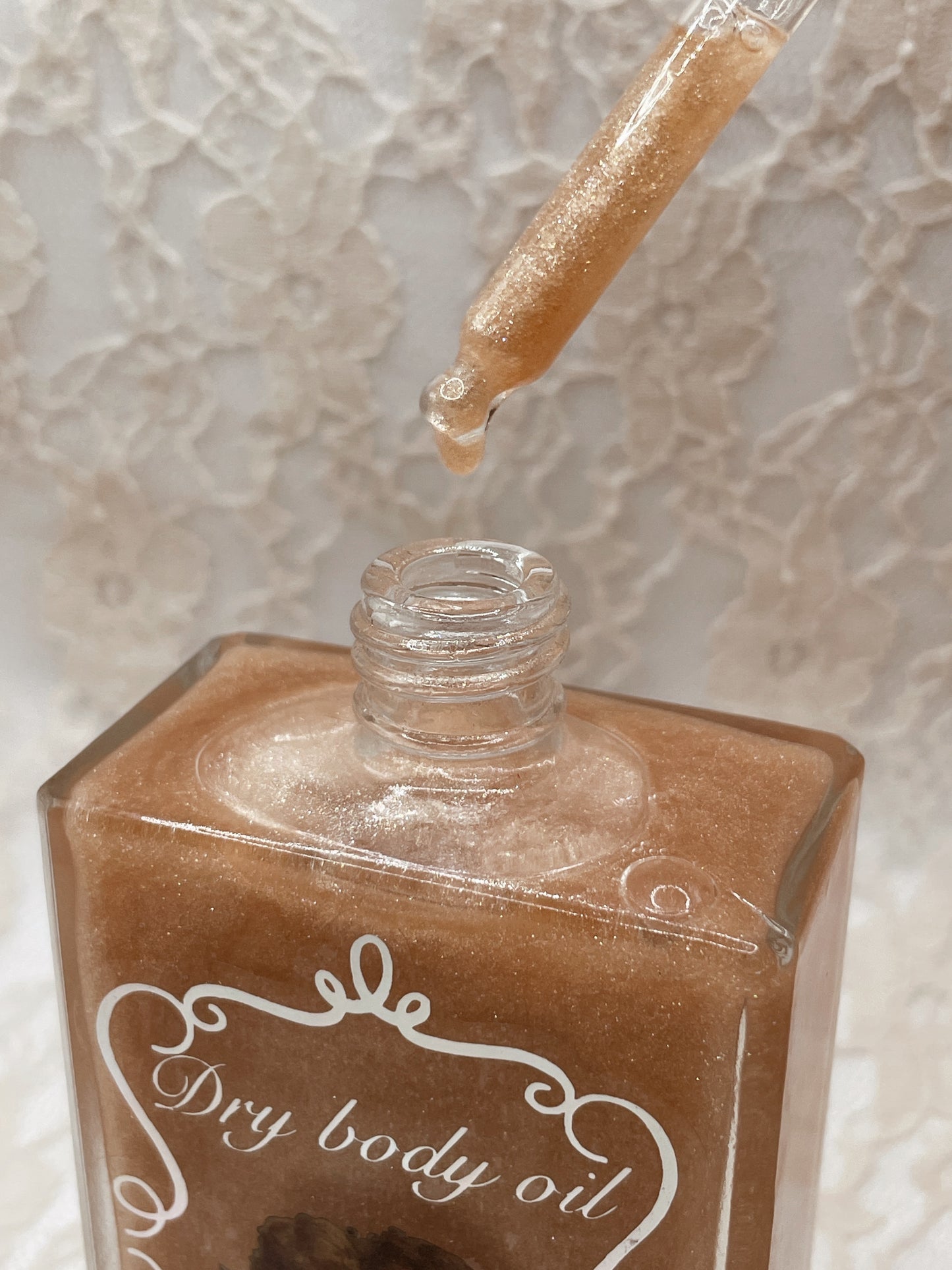 Shimmer vanilla lace dry body oil